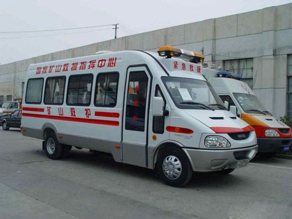 救護(hù)車生產(chǎn)廠家的發(fā)展趨勢如何？一篇文章告訴你。01