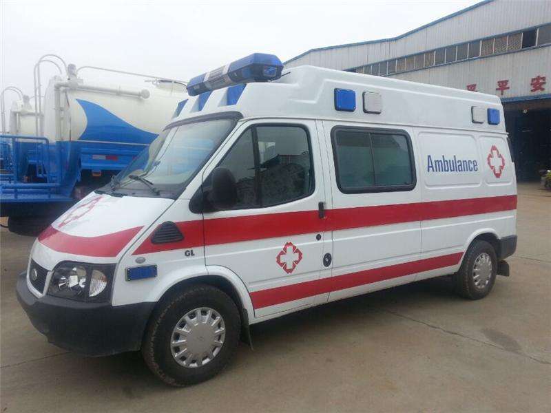 救護(hù)車和醫(yī)療車有什么區(qū)別？救護(hù)車廠家專業(yè)為你解答。01