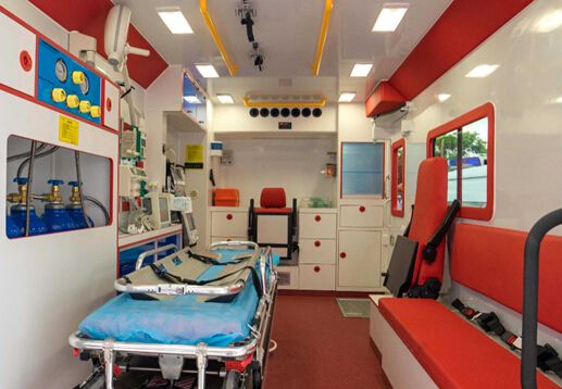 千里護送，轉運救護車帶動救護車廠家發(fā)展02